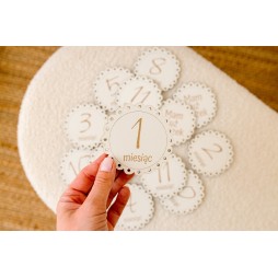 Metryczka z miesiącami dla dziecka 14 tabliczek do zdjęć FALBANKA - KSANTYNA.pl