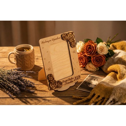 Prezent Dzień Babci i Dziadka RAMKA NA ZDJĘCIE PIONOWA RÓŻE PERSONALIZACJA - KSANTYNA.pl